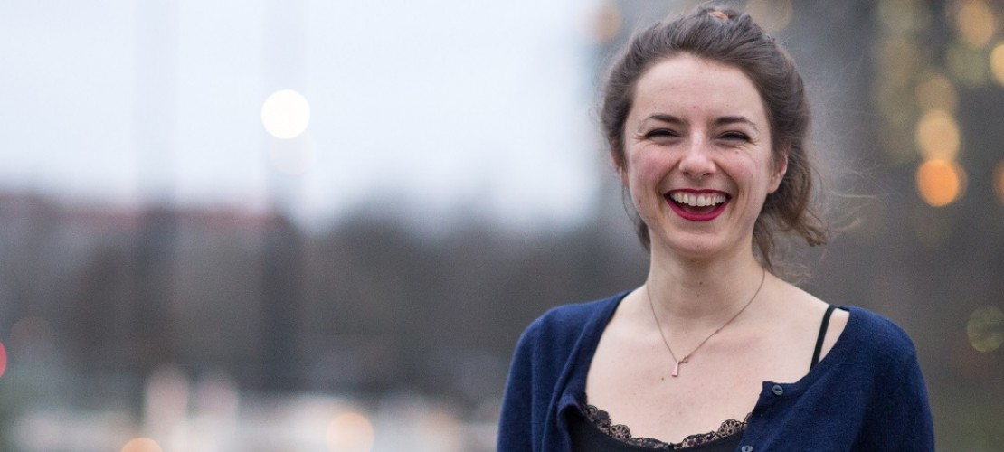 Das ist Rosa Stark. Sie macht gerade ein Experiment: Jeden Tag macht sie jemandem ein Kompliment. (Foto: dpa)