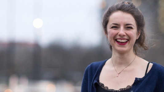 Das ist Rosa Stark. Sie macht gerade ein Experiment: Jeden Tag macht sie jemandem ein Kompliment. (Foto: dpa)
