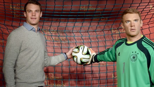 Vier Monate haben Künstler an der Wachsfigur von Fußball-Nationaltorwart Manuel Neuer gebastelt. (Foto: dpa)