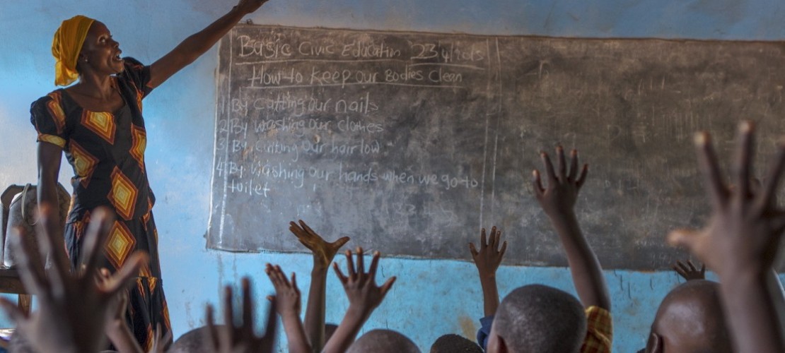 Nigeria können zur Schule gehen.