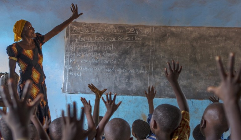 Nigeria können zur Schule gehen.