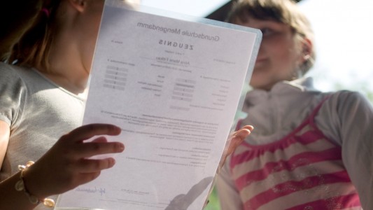Manche Kinder freuen sich auf ihr Zeugnis, andere haben Angst davor. (Foto: dpa)