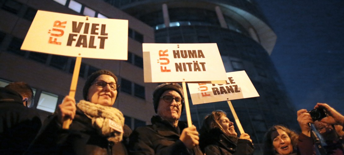 Tausende protestieren gegen Kögida – Der Dom blieb dunkel