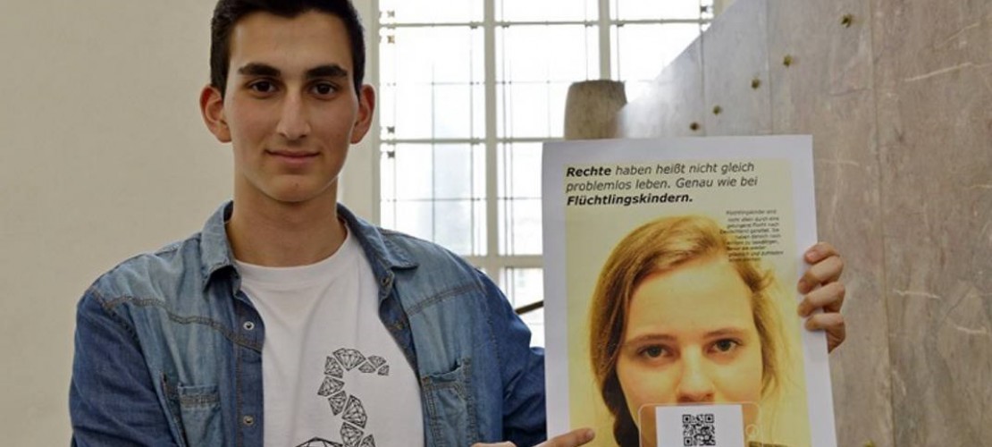 Talha will mit seinen Plakaten Flüchtlingen helfen. (Fotos: Unicef, Völz. privat)