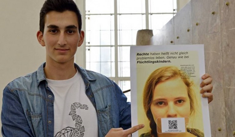 Talha will mit seinen Plakaten Flüchtlingen helfen. (Fotos: Unicef, Völz. privat)