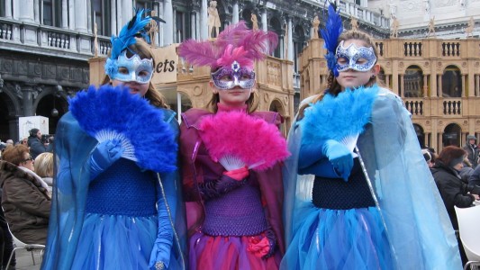 In Venedig haben die Menschen schon vor mehr als 900 Jahren Karneval gefeiert. Auch damals haben sie Masken getragen. (Foto: Sommersberg)