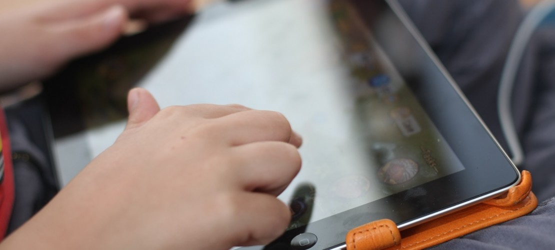 Auf YouNow kann man Filmchen von anderen Leuten anschauen. (Foto: dpa)