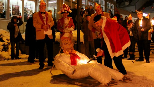 In der Nacht auf Aschermittwoch wird der Nubbel verbrannt. (Archivfoto: Schmitz)