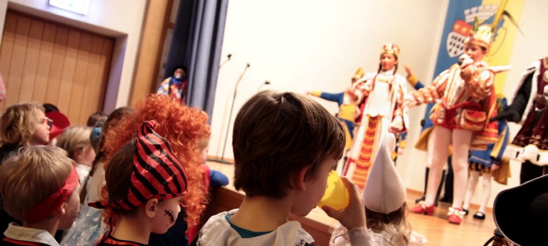 Auf der Karnevalssitzung kann es eng werden