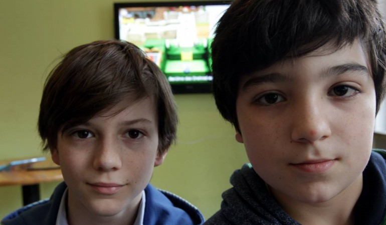 Tim (links) und Yunis treffen sich in Köln-Ehrenfeld. (Foto: Grönert)