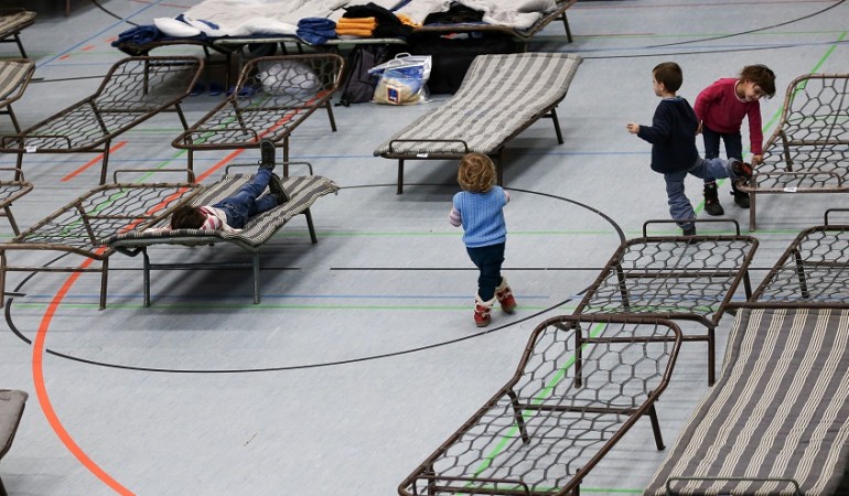 Nicht genug Unterkünfte: Viele Flüchtinge schlafen in Turnhallen