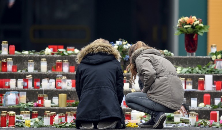 In der Kleinstadt Haltern trauern Kinder trauern die Menschen um Schüler und zwei Lehrer, die mit dem Flugzeug abgestürzt sind. (Foto: dpa)