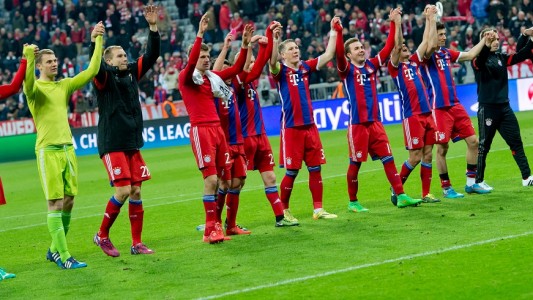 Die Spieler von Bayern München jubelten am Mittwoch ihren Fans zu. (Foto: dpa)