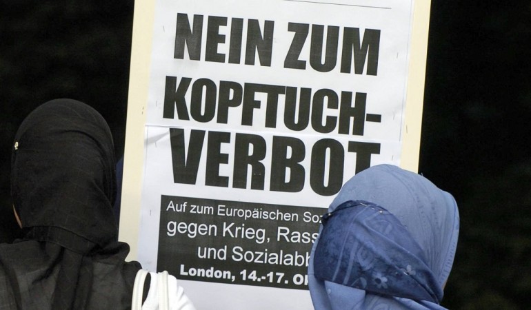 Man darf Lehrerinnen nicht einfach so verbieten, ein Kopftuch zu tragen. Das hat ein Gericht entschieden. (Foto: dpa)