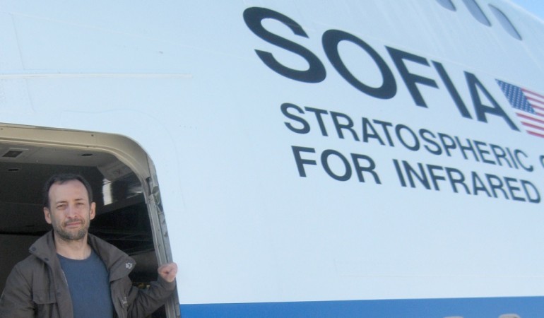 Frank Oßwald ist einer der vier Lehrer, die demnächst in die Stratosphäre fliegen. Sie gucken Sternen-Forschern bei der Arbeit zu. (Foto: dpa)