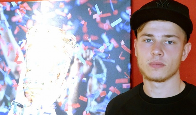 Der Fußballer Max Meyer hat schon mehr als 50 Bundesliga-Spiele hinter sich. (Foto: dpa)