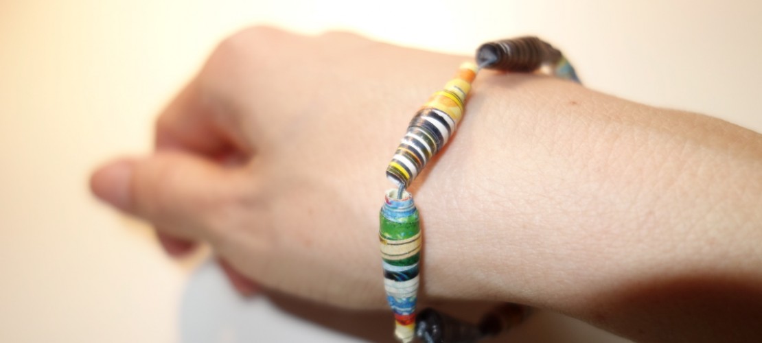 Bastel schöne Perlen aus buntem Papier!