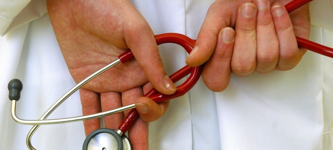 Ein Arzt ist dazu verpflichtet nicht zu sagen, was sein Patient ihm erzählt. Das nennt man Schweigepflicht. (Foto: dpa)