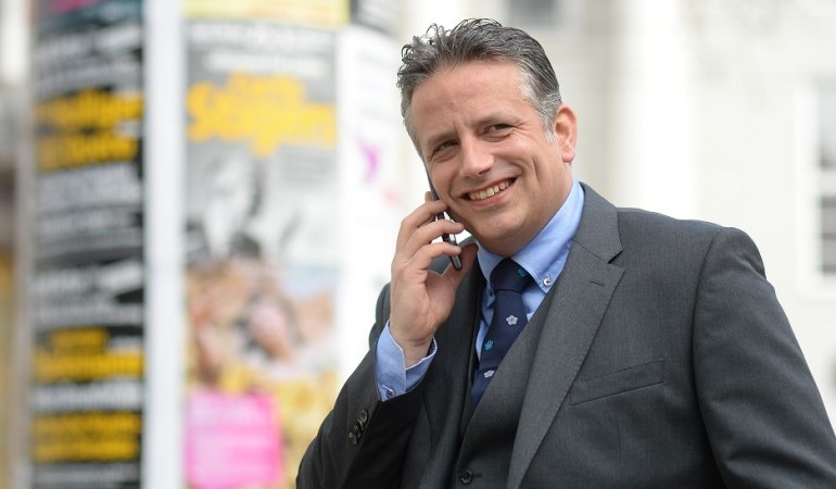 Hilfe für Fußballprofis – Ein Spielerberater erzählt