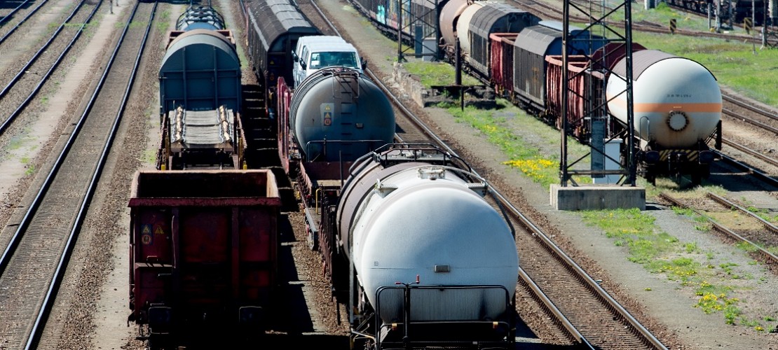 Viele Waren rollen bei uns über Schienen durch die Gegend. (Foto: dpa)