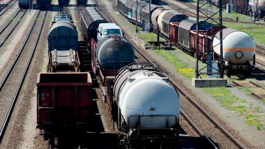 Viele Waren rollen bei uns über Schienen durch die Gegend. (Foto: dpa)