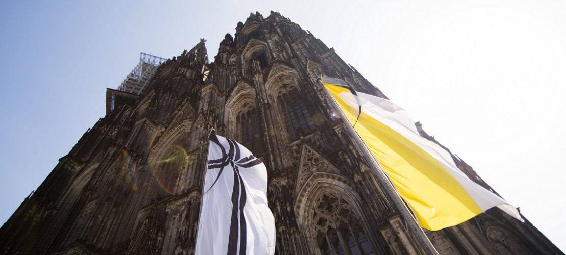 Am Freitag findet im Dom in Köln ein besonderer Trauer-Gottesdienst statt. Dabei wollen Menschen an ihre Freunde oder Verwandten denken, die beim Absturz eines Flugzeuges ums Leben gekommen sind. (Foto: dpa)