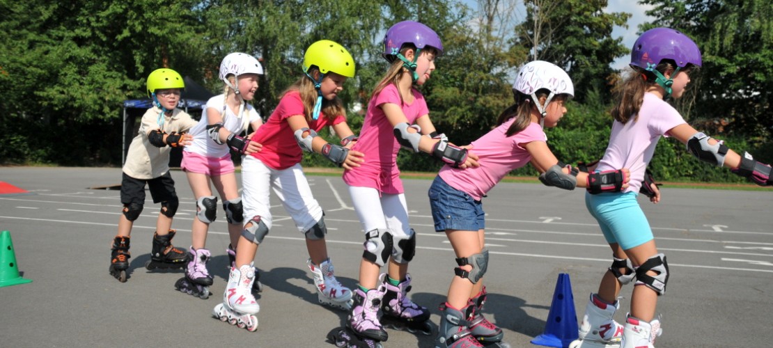 Inlineskaten macht besonders viel Spaß, wenn man gemeinsam mit Freunden fährt. (Fotos: CITY SKATE, Projekt „RollerKIDS“)