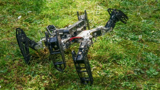 Ein Roboter, der humpelt