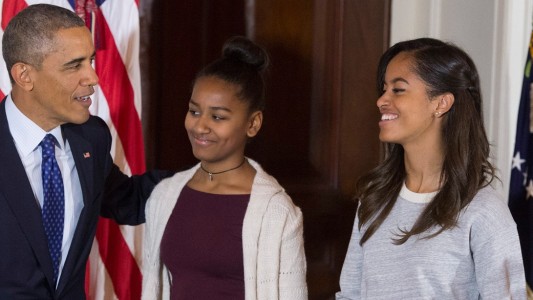 Barack Obama glaubt, dass seine Töchter ihn langweilig finden. (Foto: dpa)