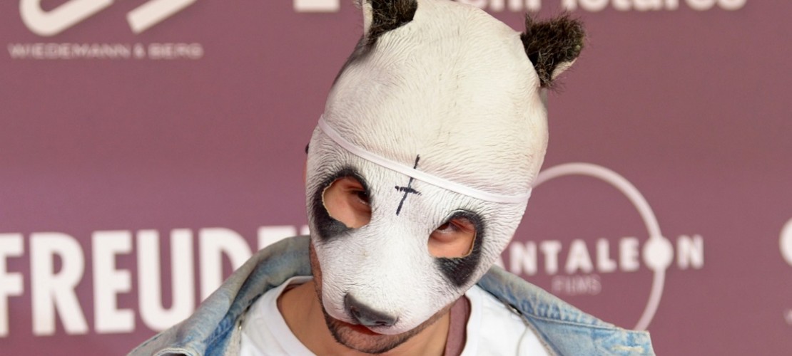 Der Rapper Cro kommt manchmal zu spät. Dann hat er ganz schön lustige Ausreden parat. (Foto: dpa)