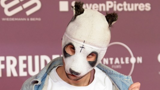 Der Rapper Cro kommt manchmal zu spät. Dann hat er ganz schön lustige Ausreden parat. (Foto: dpa)