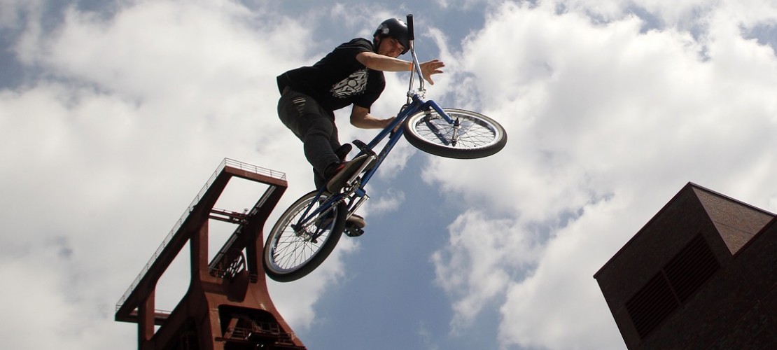 Im Skate-Park kann man Tricks üben. (Foto: dpa)