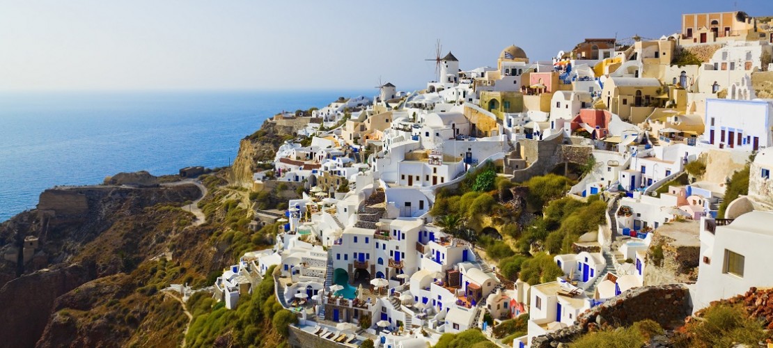 Griechenland ist ein Land mit vielen Inseln. Auf Santorin machen viele Menschen gerne Urlaub. (Foto: dpa)