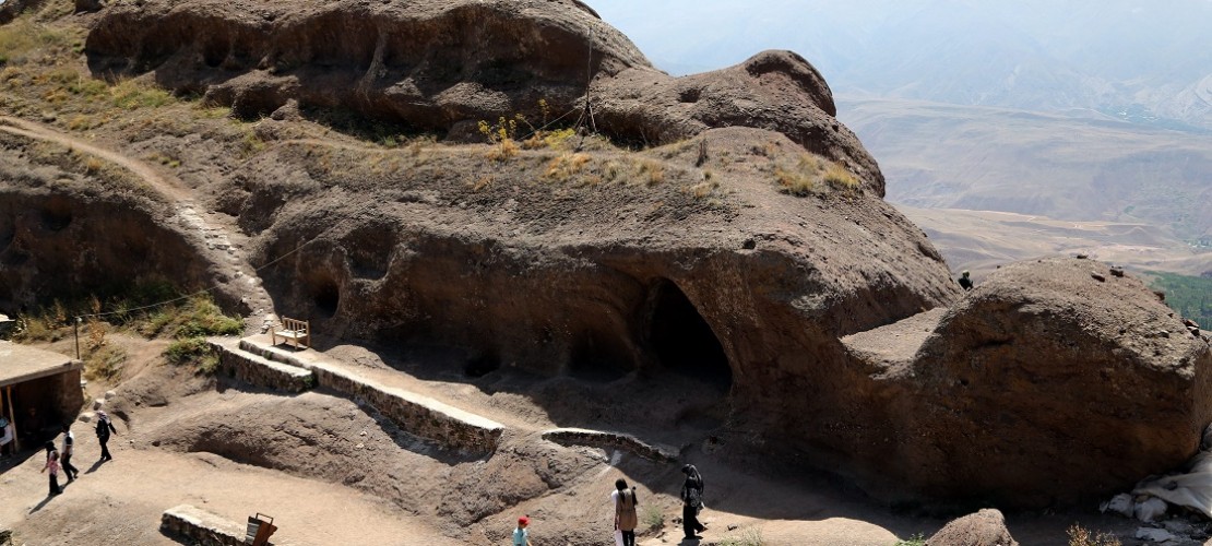 Im Iran gibt es viele hohe Berge und trockene Wüsten-Gegenden. (Foto: dpa)