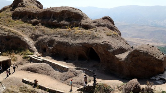 Im Iran gibt es viele hohe Berge und trockene Wüsten-Gegenden. (Foto: dpa)