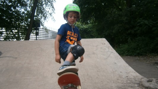 Im Skatepark im Lentpark haben Anfänger und Fortgeschrittene viel Platz zum Skaten. (Foto: Jona)
