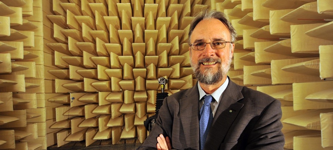 Das ist Karlheinz Brandenburg. Er hat eine ziemlich wichtige Erfindung gemacht: Die MP3. (Foto: dpa)