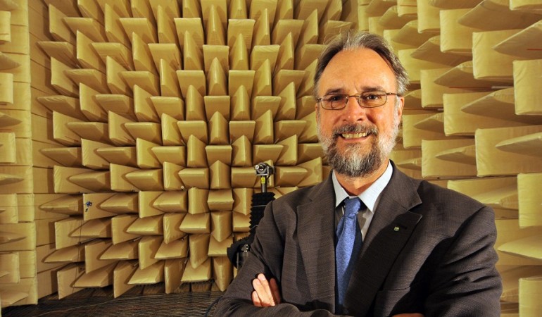 Das ist Karlheinz Brandenburg. Er hat eine ziemlich wichtige Erfindung gemacht: Die MP3. (Foto: dpa)