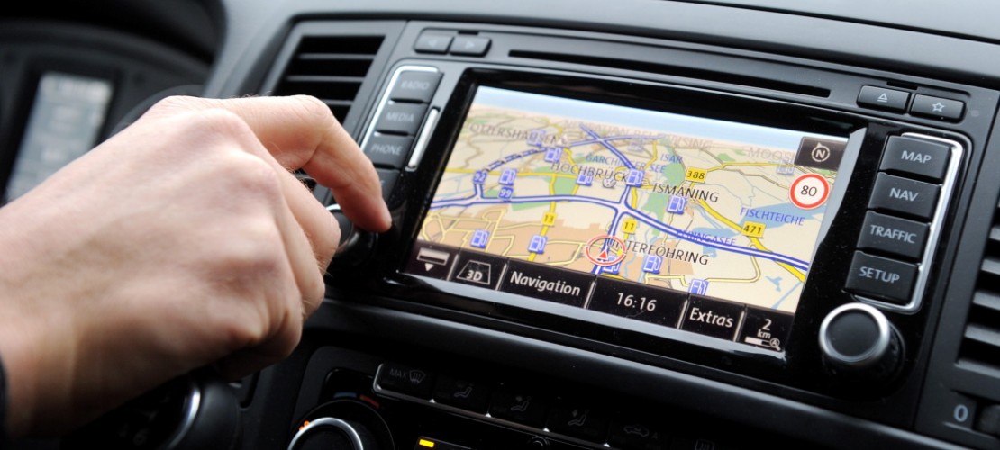 Ohne Navigationsgerät an fremden Orten durch die Gegend fahren - das ist heute kaum noch vorstellbar. Vor 20 Jahren wurde die GPS-Technik erfunden. (Foto: dpa)