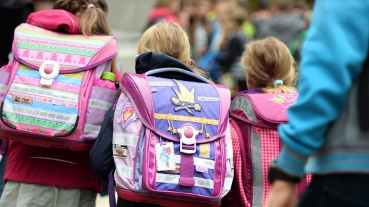 Wenn Experten wissen, wie viele Kinder es in 15 Jahren gibt, dann können sie besser Schulen planen. (Foto: dpa)
