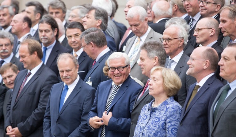 In Berlin treffen sich viele Botschafter gerade zu einer Konferenz. Mit dabei ist auch Bundesaußenminister Frank-Walter Steinmeier. (Foto: dpa)