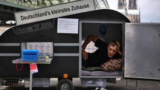 Das ist das Zuhause von Maik Stolze: Der Wohnwagen hat den Modellnamen Homer S 2015. Maik Stolze hofft, dass Firmen den Wagen bauen möchten. (Foto: dpa)