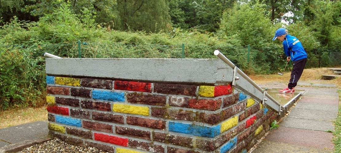 Beim Abschlag lässt sich Nils jede Menge Zeit. (Foto: dpa)