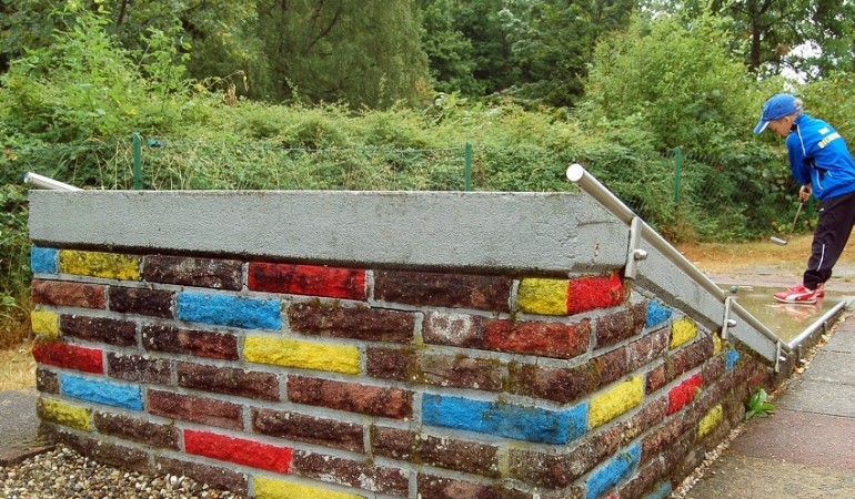 Beim Abschlag lässt sich Nils jede Menge Zeit. (Foto: dpa)