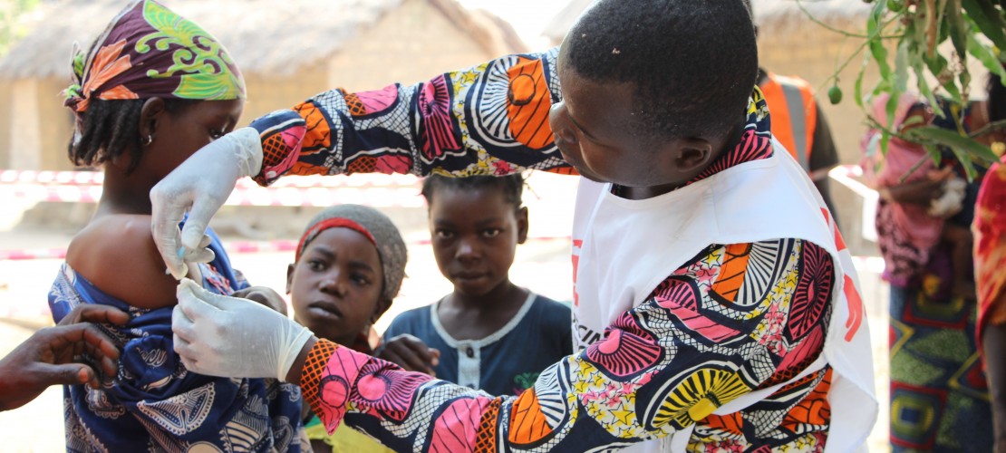 An vielen Orten auf der Welt sind humanitäre Helfer im Einsatz, zum Beispiel hier in dem Land Tschad in Afrika. (Foto: dpa)
