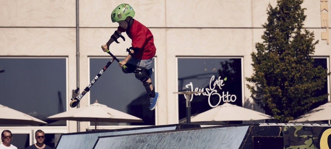 Wilde Sprünge mit dem Stuntscooter