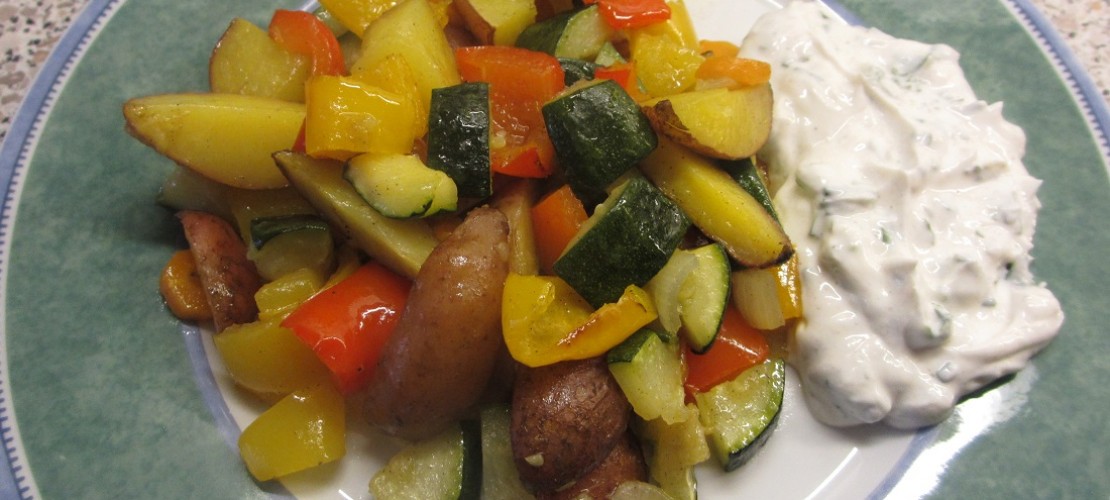 Mhhhhh... Lecker: Gebackenes Gemüse mit Kräuterquark. (Foto: Sommersberg)