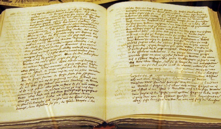 Märchen haben sich Menschen oft über Jahrhunderte erzählt. Sie wurden lange nicht aufgeschrieben. vor etwa 350 Jahren wurden sie zum ersten Mal aufgeschrieben. (Foto: ⓒ Copyright by Brüder Grimm-Gesellschaft Bildarchiv www.grimms.de)