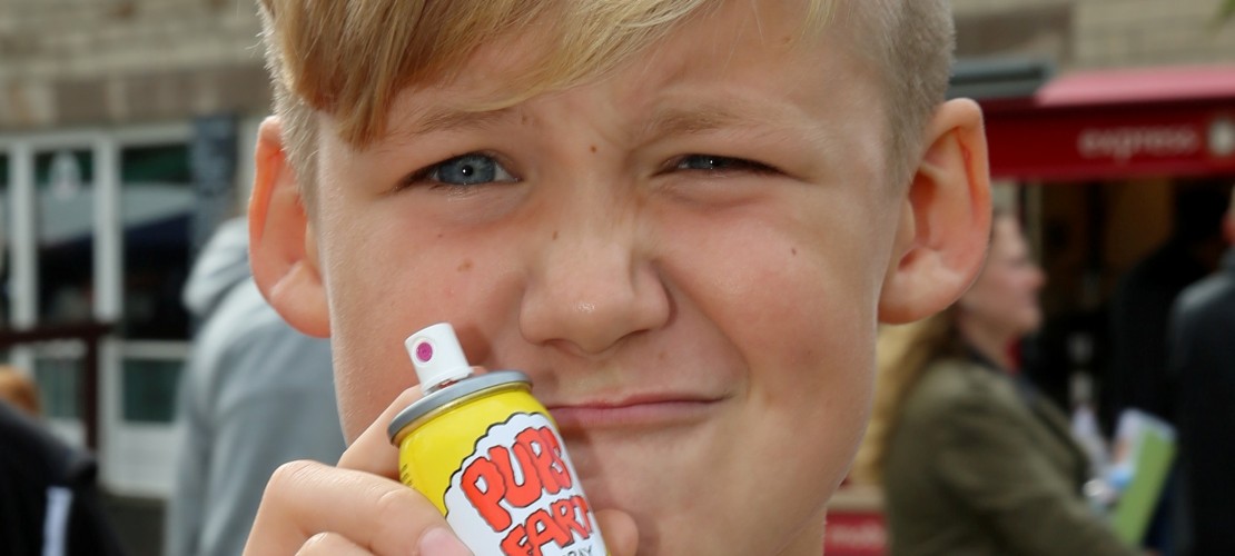 Niemand weiß genau, wonach es riecht. Aber eines steht fest: Das Pupsspray stinkt eklig. (Foto: Goyert)