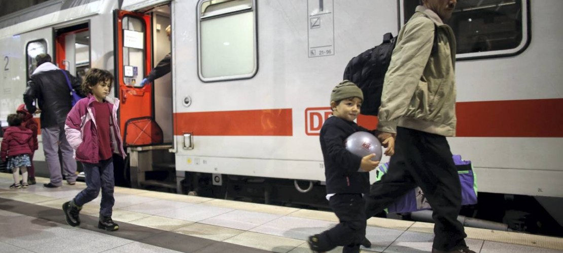 Am Flughafen in Köln kommen Flüchtlinge an. Von hier aus werden sie in Unterkünfte in Nordrhein Westfalen gebracht. (Foto: Krasniqi)